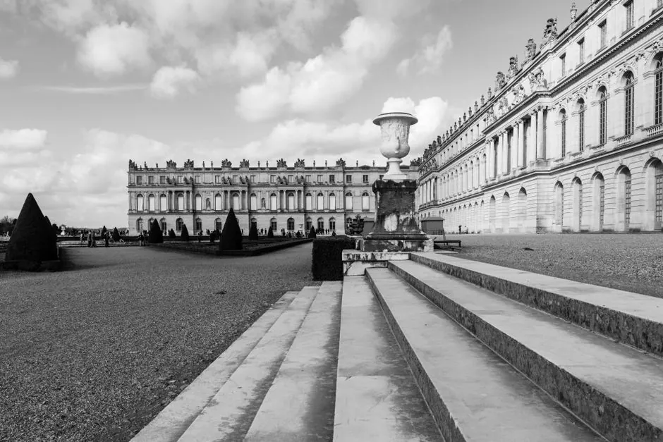 Petite maconnerie paysagere : allee en pas japonais a Versailles